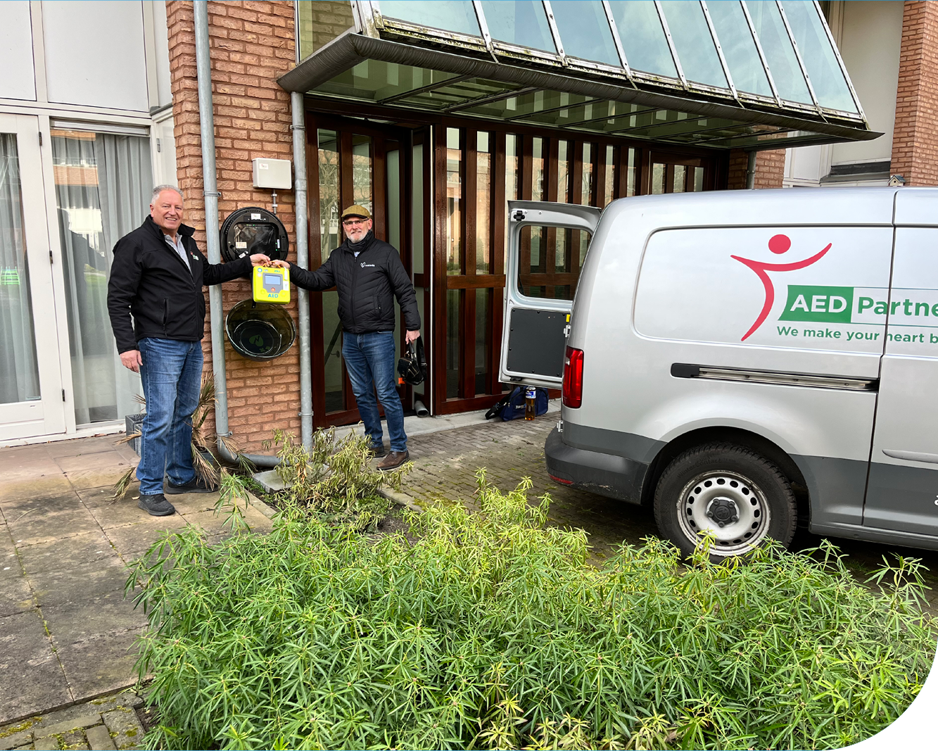 AED-Partner controleert en plaatst AED's op voor Vesteda