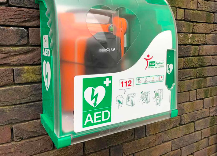 Omstanders reanimeren scheidsrechter met AED